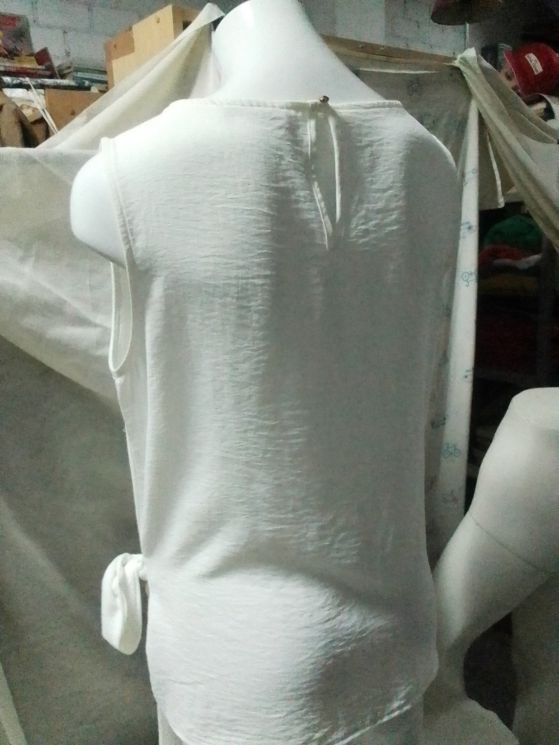 Blusa italiana sin mangas - 3