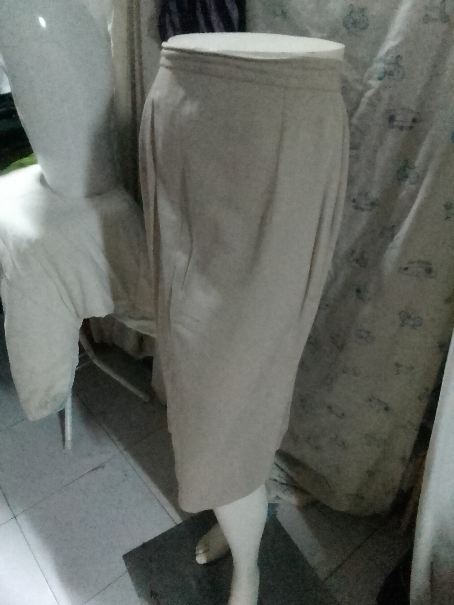 Falda por debajo de la rodilla - 2