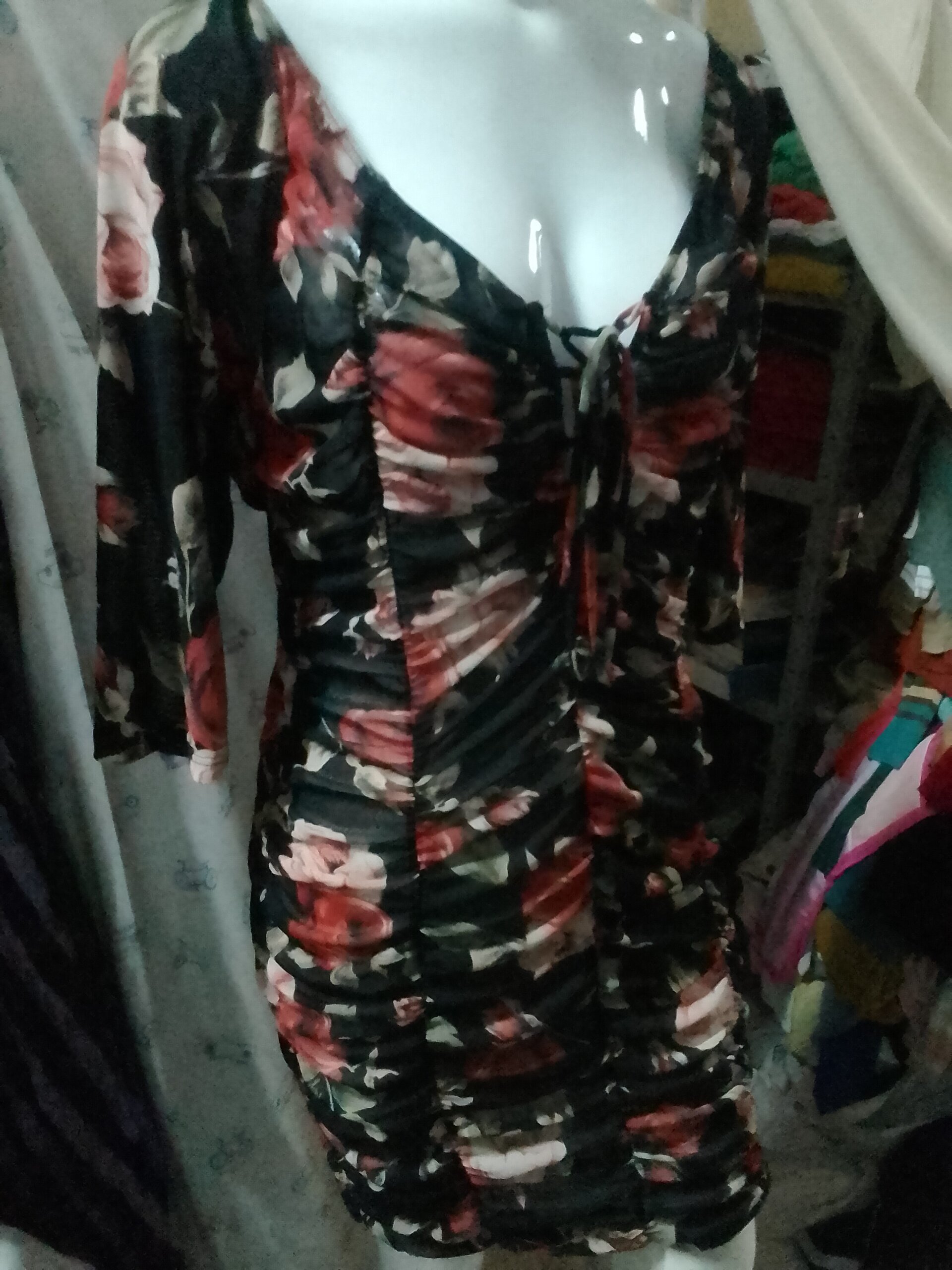 Vestido corto estampado con cordón al pecho - 6