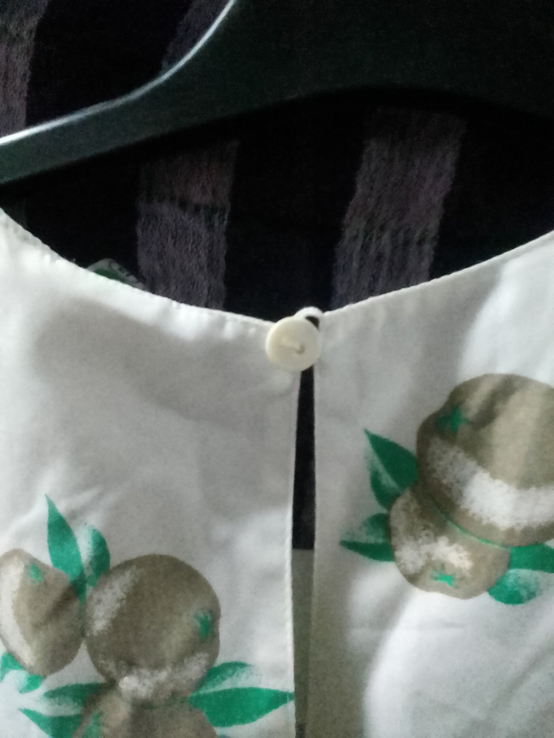 Blusa sin mangas estampada olivas - 2