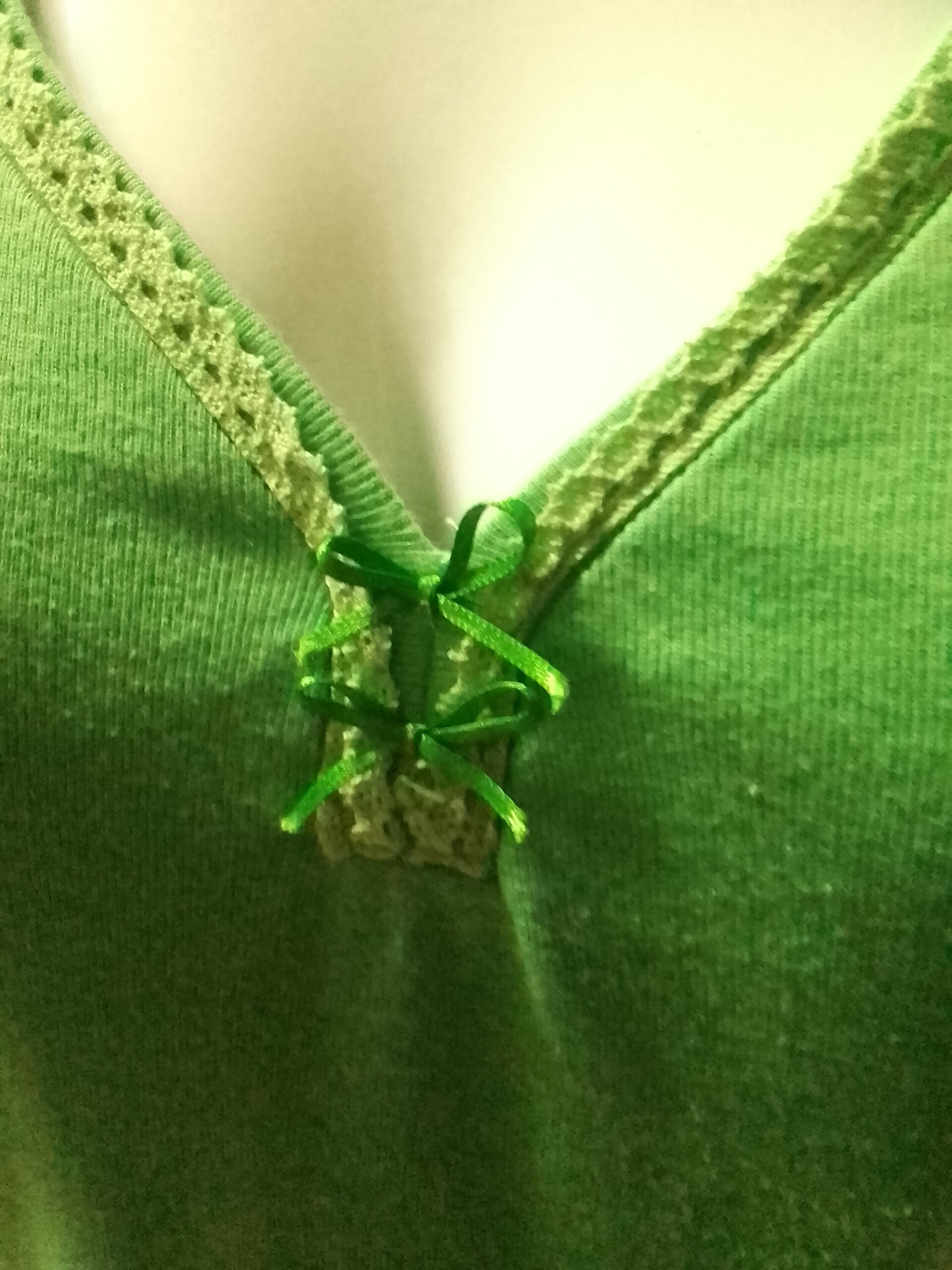 Blusa sin mangas con lazos al pecho - 2