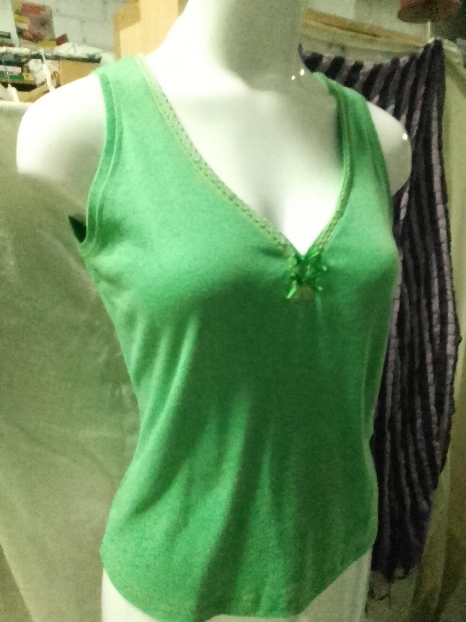 Blusa sin mangas con lazos al pecho - 3