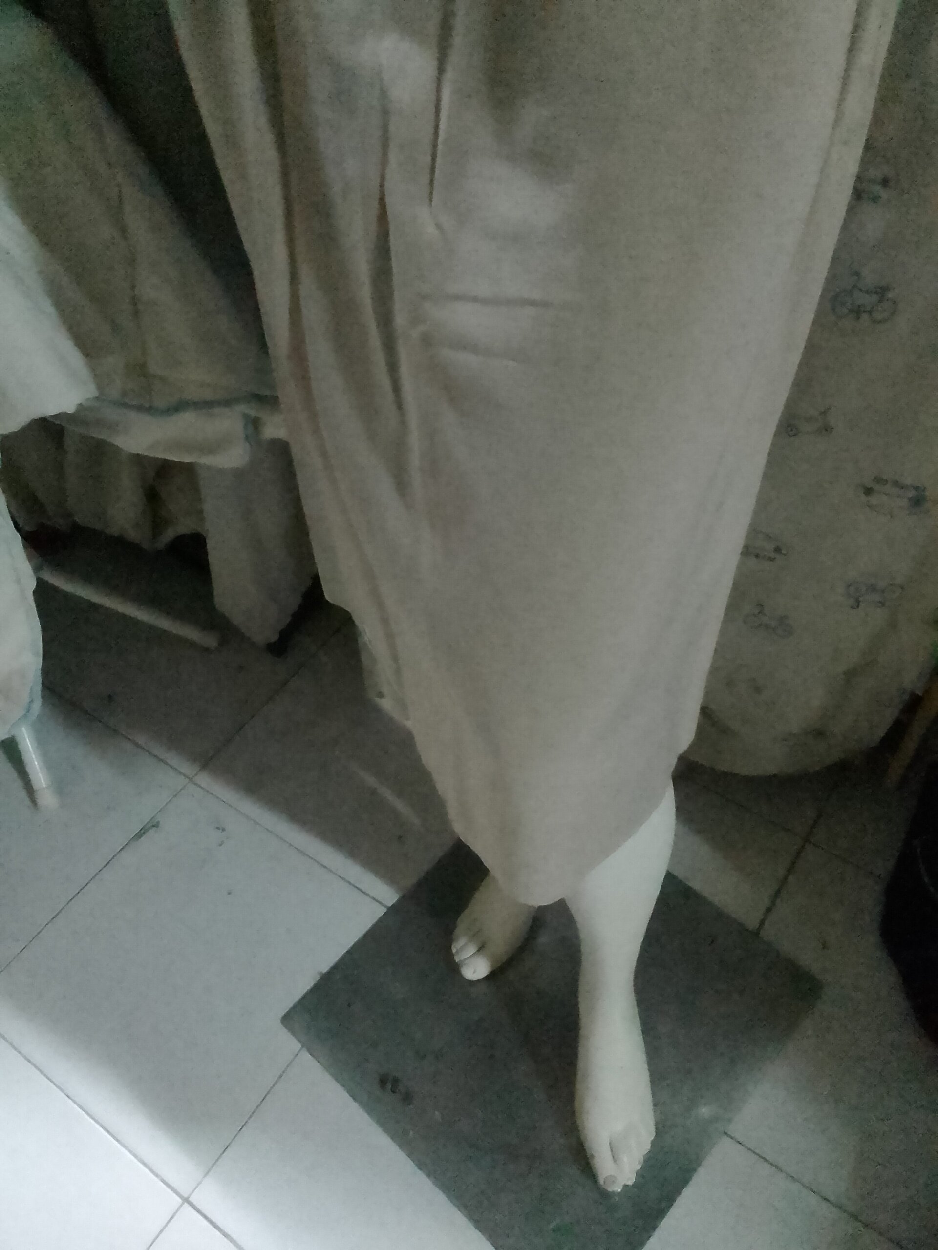 Falda por debajo de la rodilla - 3