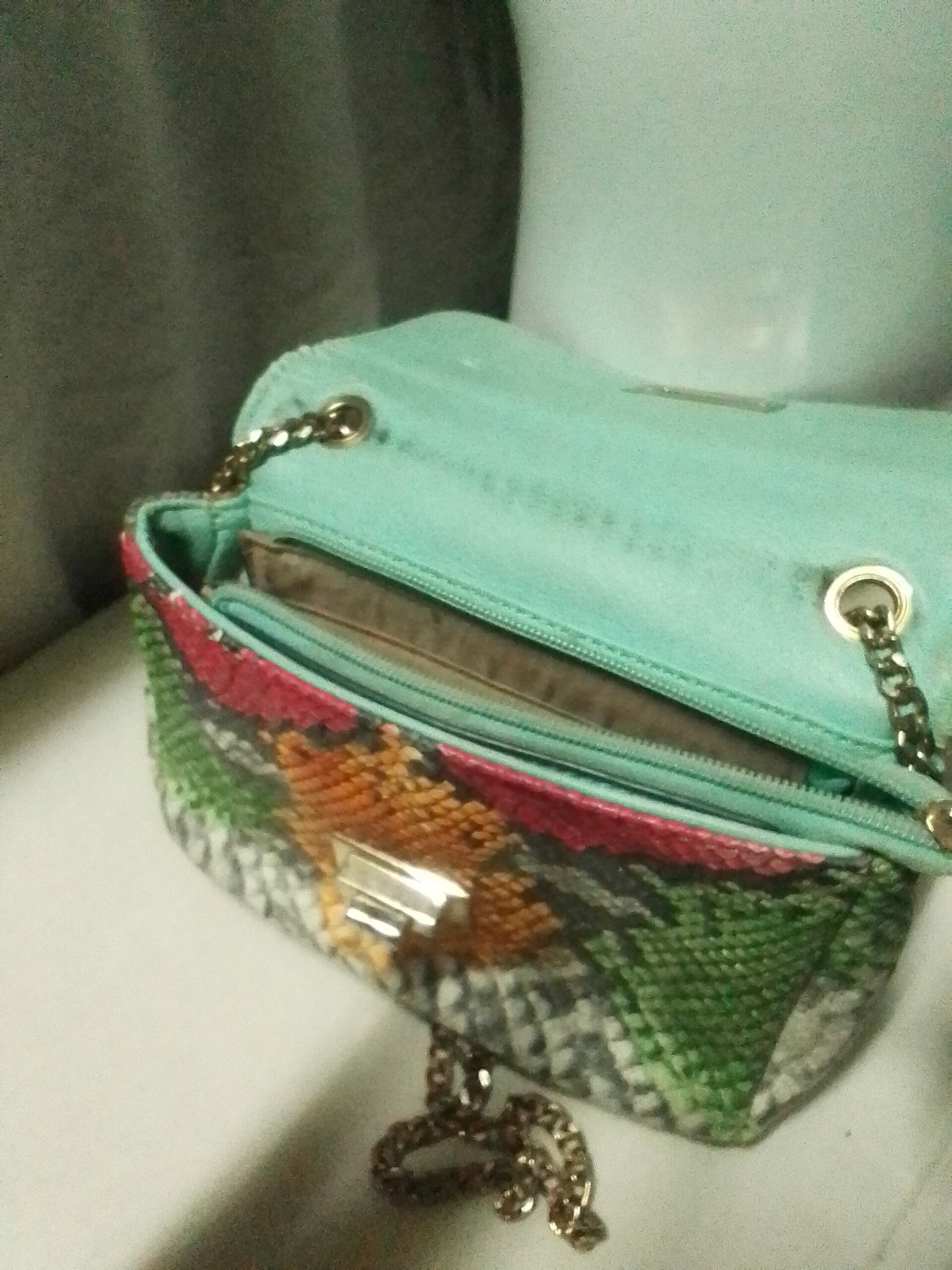 Bolso de hombro cadena dorada - 5