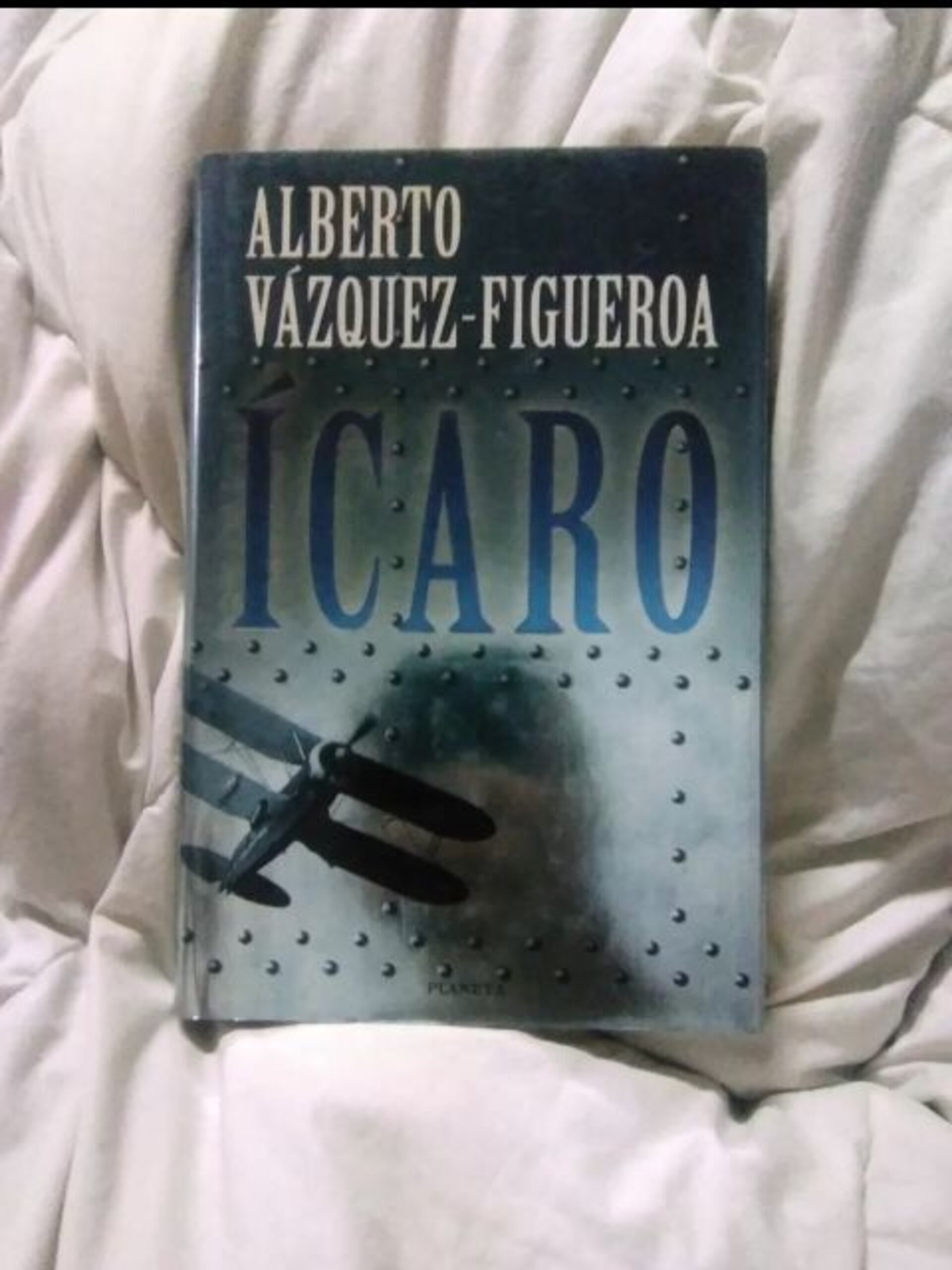 Ícaro, Alberto Vázquez Figueroa - 1