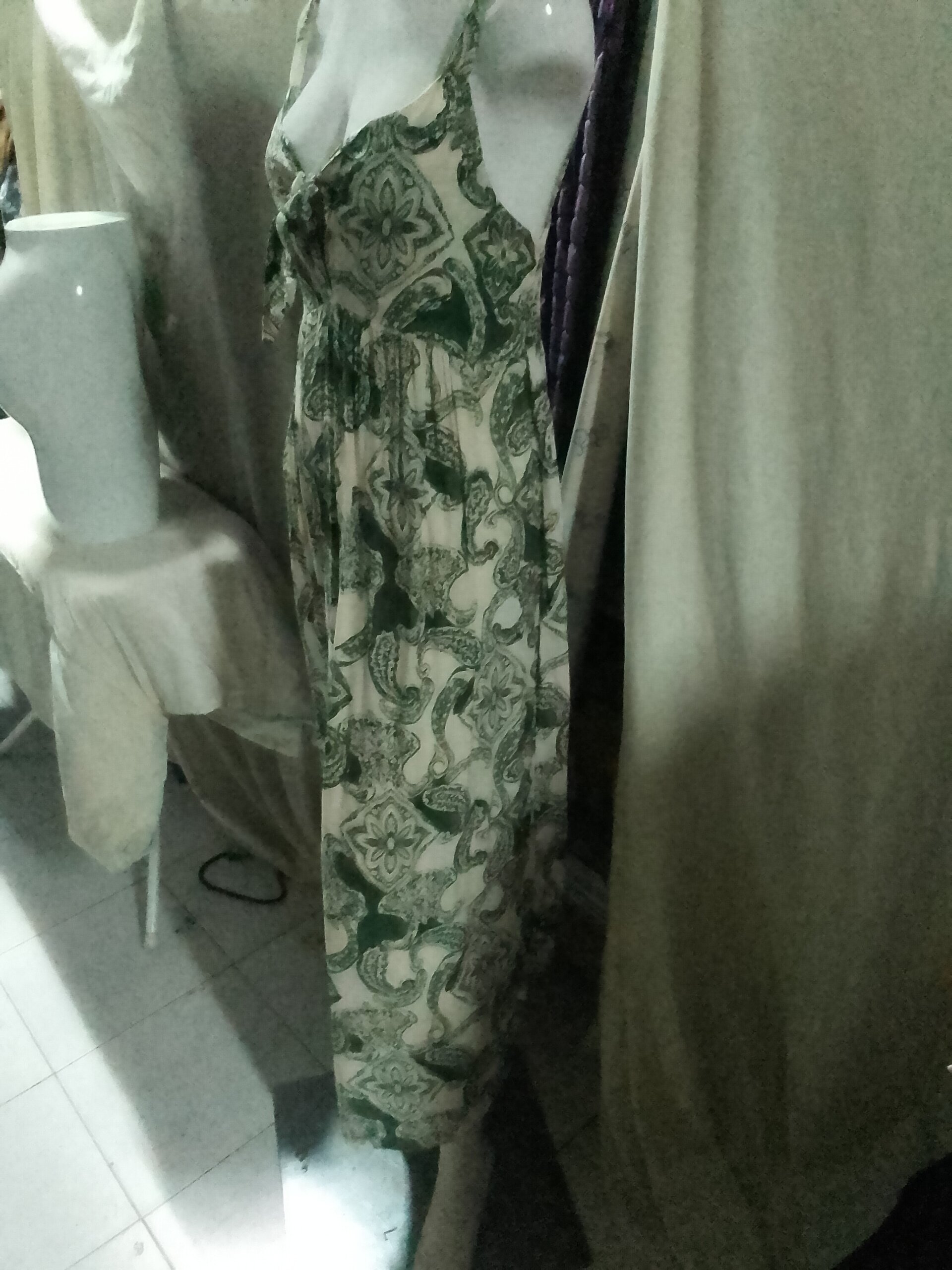 Vestido bohemio con tirantes y lazo al pecho - 3