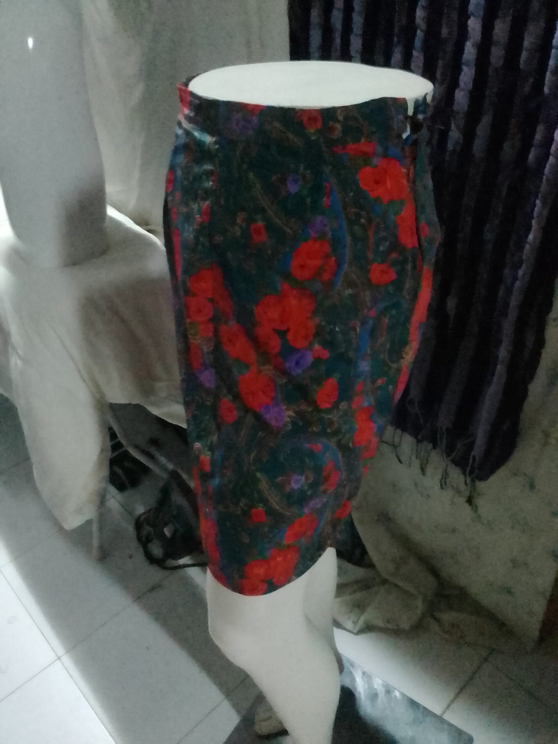 Falda ajustada con estampado floral - 1