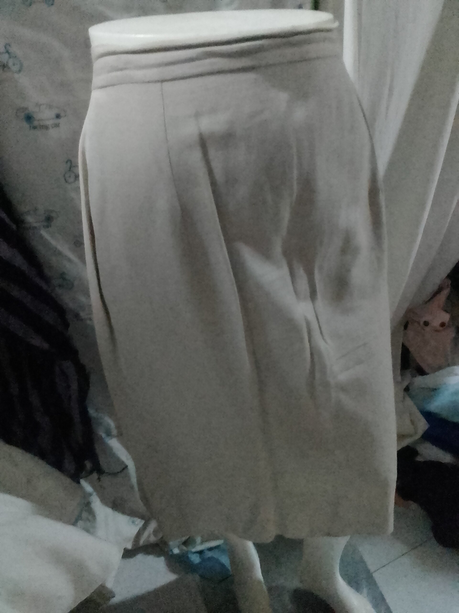 Falda por debajo de la rodilla - 4