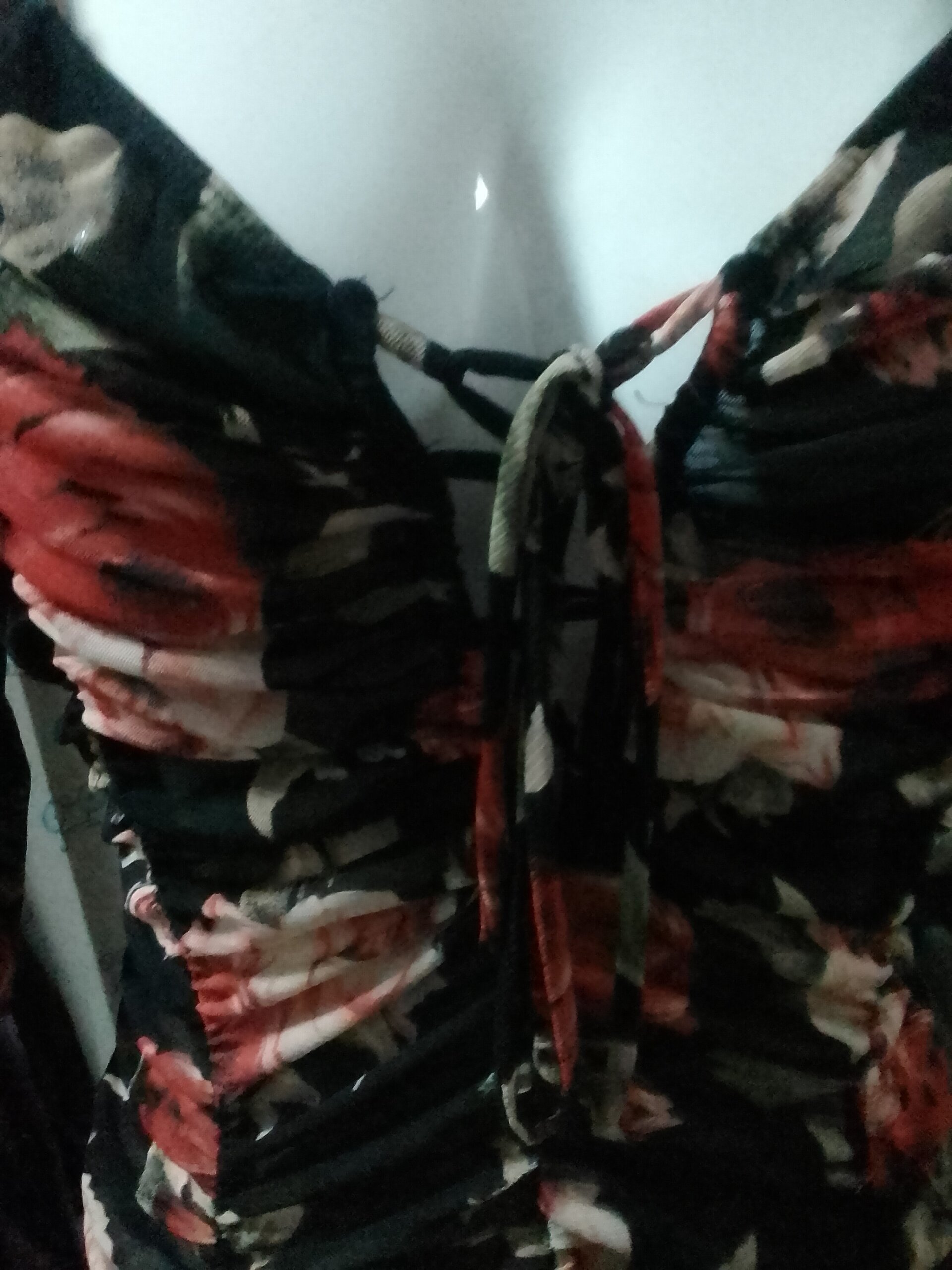 Vestido corto estampado con cordón al pecho - 5