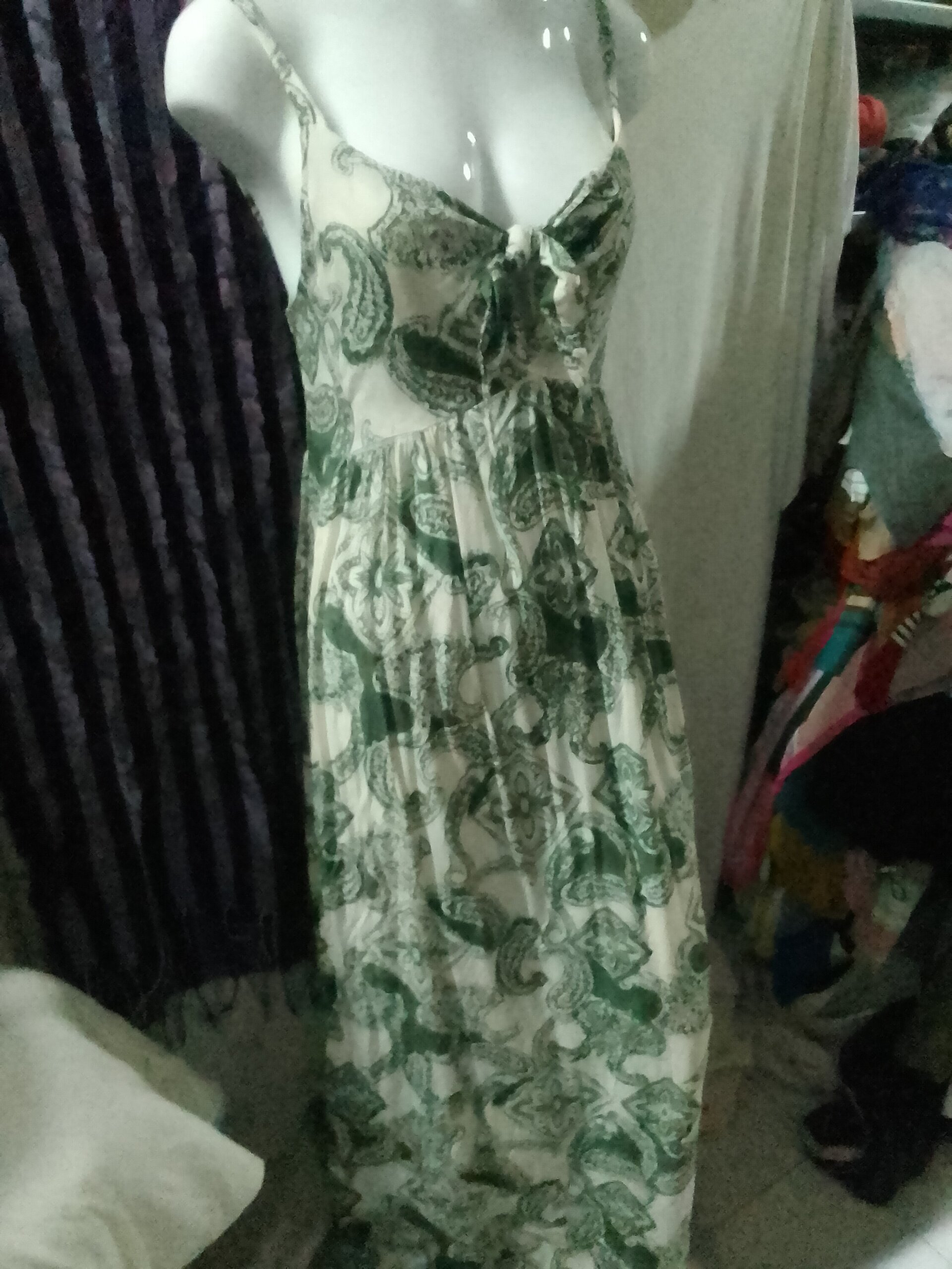 Vestido bohemio con tirantes y lazo al pecho - 5