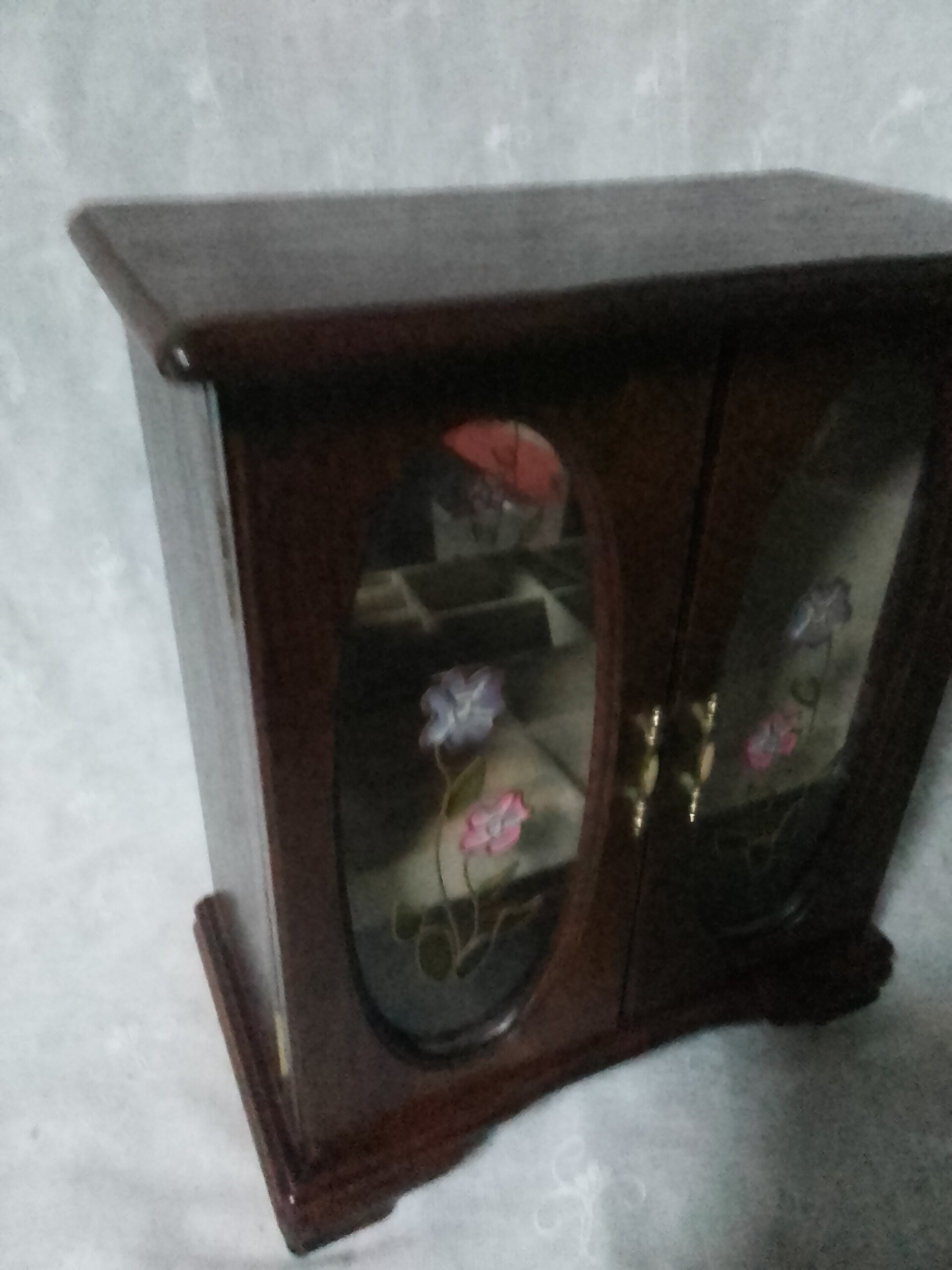 Joyero en madera con forma de armario - 2